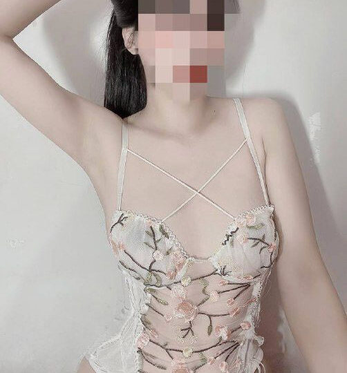 Ảnh 6 của Cặc anh dài quá làm lồn em sướng bắn nước