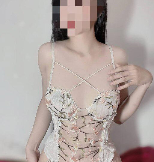 Ảnh 5 của Cặc anh dài quá làm lồn em sướng bắn nước
