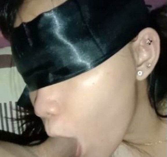 Ảnh 2 của Chịch gái xinh thích BDSM chảy nước lồn trắng xóa