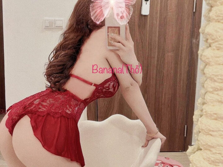Ảnh 1 của Clip sex Couple Bé Thỏ threesome mặc lọt khe đỏ chịch không bao bắn trong ngập bướm