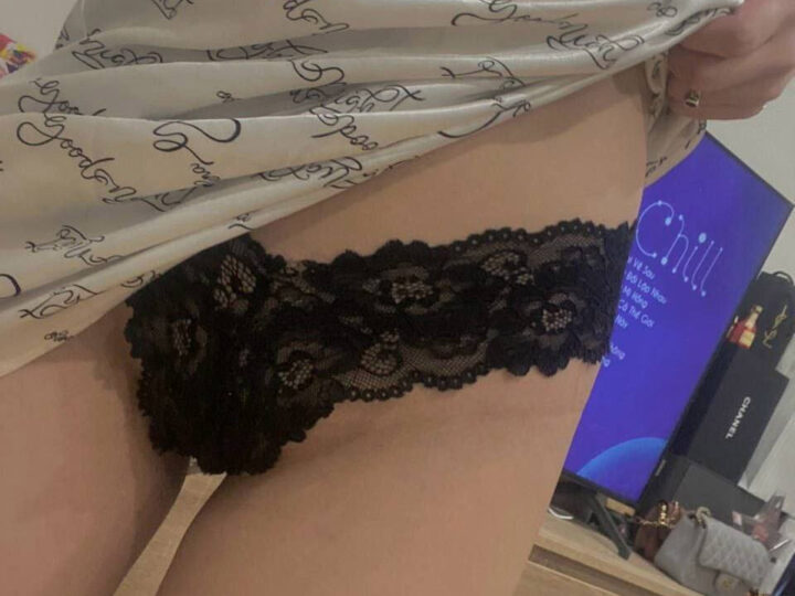 Ảnh 3 của Clip sex Em gái xinh mình dây mông to căng tròn bị đụ nằm sấp
