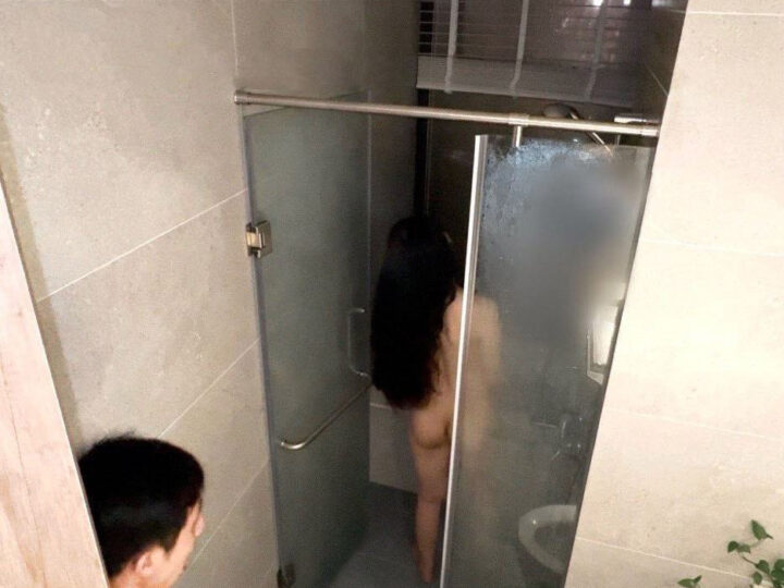 Ảnh 10 của Clip sex vkcklananh9496 chồng rủ bạn đến chơi nhà some vợ địt tập thể đụ không bao xuất tinh ngập lồn (Full Clip + Pic)