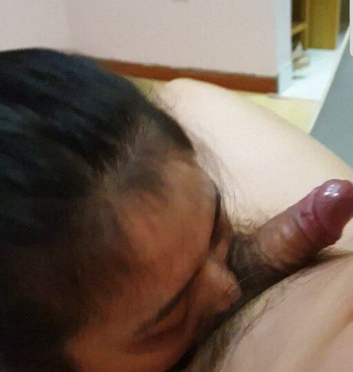 Ảnh 11 của Đêm khuya đè con vợ dâm ra địt xuất tinh tràn lồn