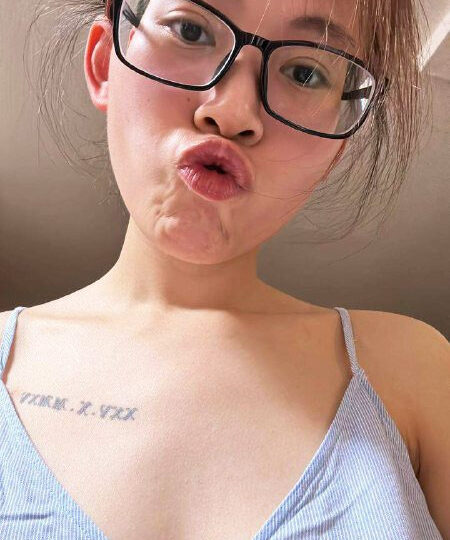 Ảnh 5 của Lộ clip sex đụ em người yêu đeo kính có cái lồn dâm cực múp (Full Clip + Pic)