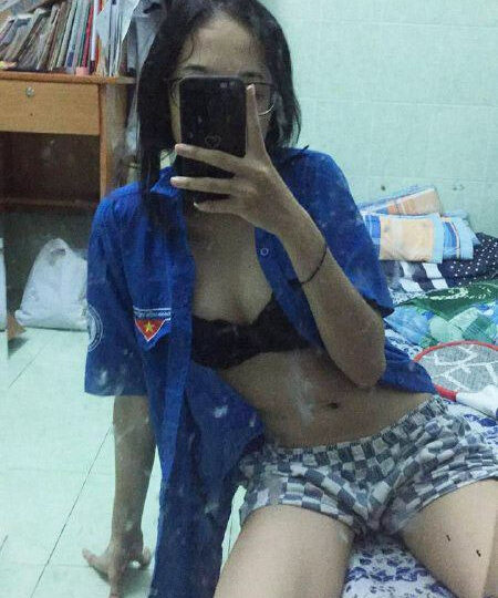 Ảnh 13 của Lộ clip sex em học sinh đeo kính mặc áo dài địt với bạn trai (Full Clip + Pic)