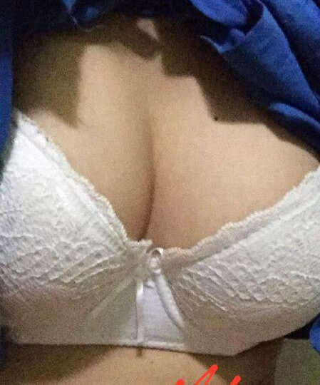 Ảnh 12 của Lộ clip sex em học sinh đeo kính mặc áo dài địt với bạn trai (Full Clip + Pic)