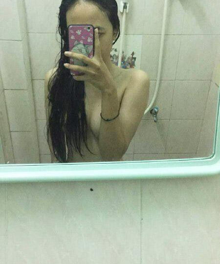 Ảnh 9 của Lộ clip sex em học sinh đeo kính mặc áo dài địt với bạn trai (Full Clip + Pic)