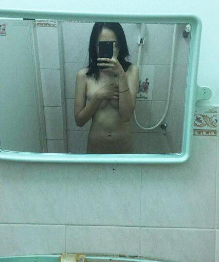 Ảnh 10 của Lộ clip sex em học sinh đeo kính mặc áo dài địt với bạn trai (Full Clip + Pic)