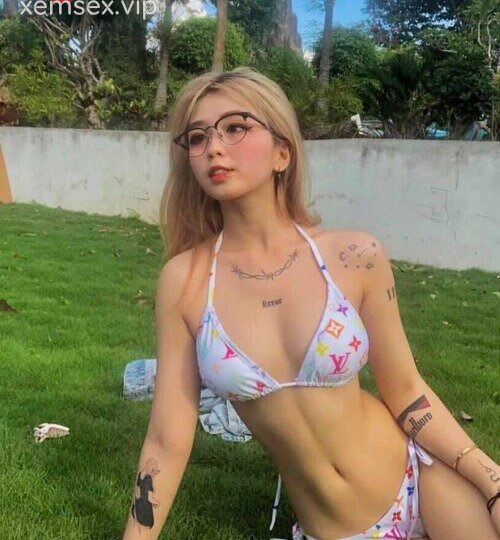 Ảnh 23 của Lộ clip sex Hot IG Nguyễn Uyên Trang 40k follow (Full Clip + Pic)