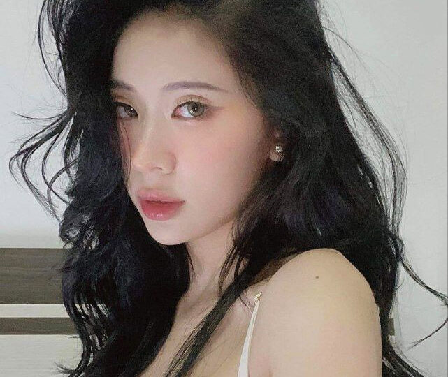 Ảnh 4 của Lộ clip sex Nguyễn Vy cu găm bi như thế này em đụ mới sướng