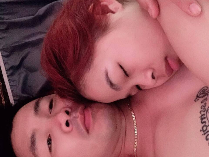 Ảnh 2 của Vợ dâm nứng lồn cưỡi ngựa đang sướng thì con trai vào phòng