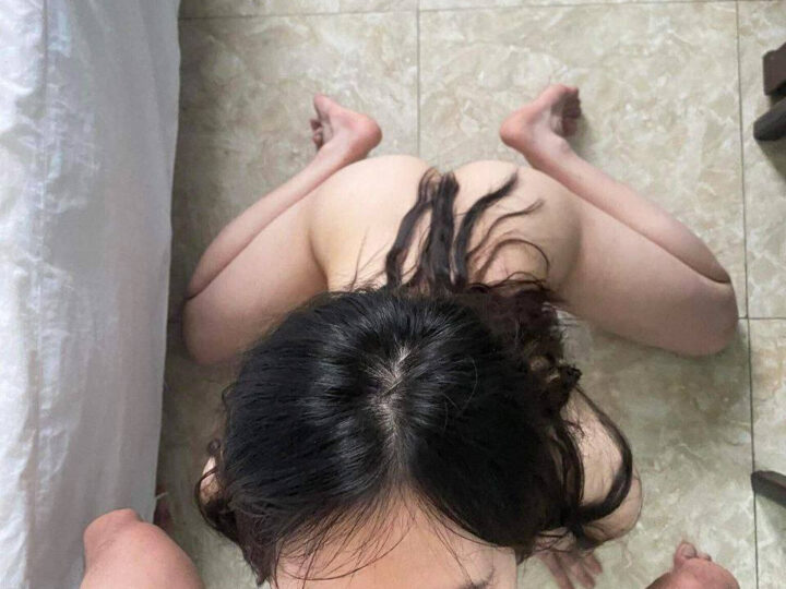 Ảnh 8 của Vừa địt vừa vỗ bím làm em sưng lồn (Full Clip + Pic)
